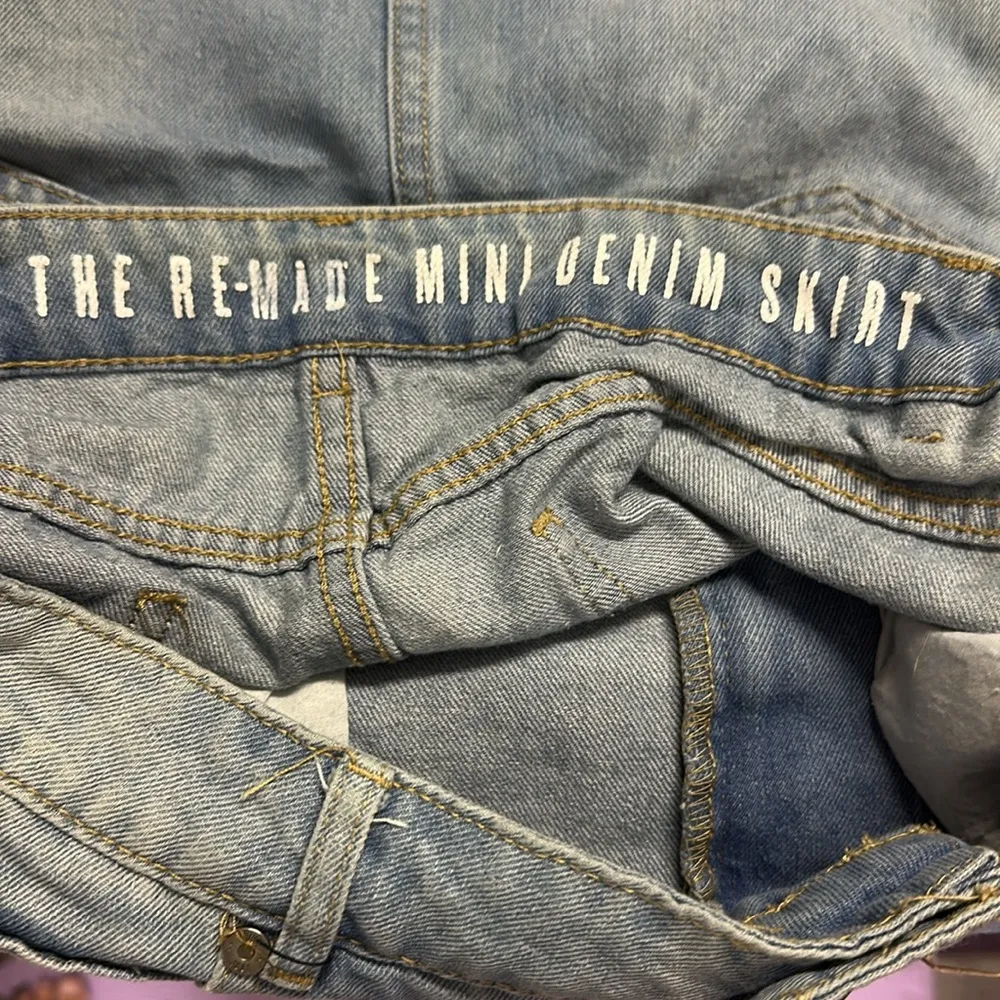 Cotton On Remade Vintage Raw Hem Light Wash Blue Jean Mini Skirt Womens Size 8 - Image 7