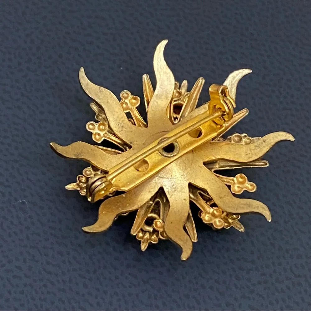 Vintage Unsigned Sun Burst Red Stones Brooch - Image 8