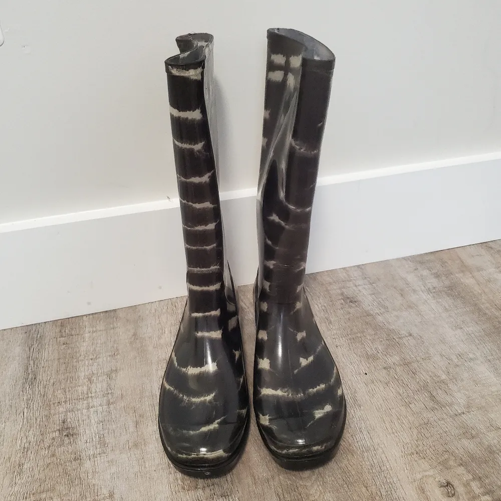 Nicole Miller Brown and White Rubber Rain Boots Size 9 - Image 4
