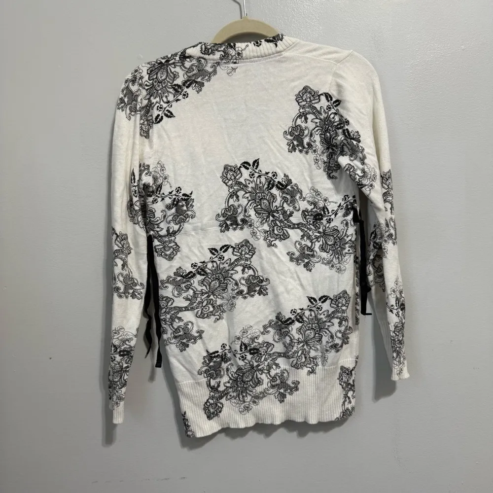 Lululemon Dance Cream and Black Floral Tie Waist V Neck Sweater Size 8 - Image 6
