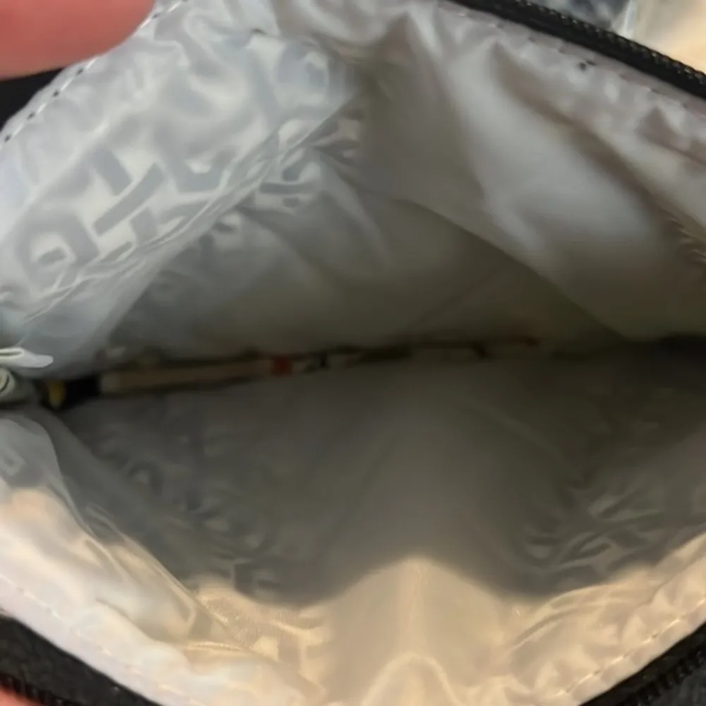 VERA BRADLEY COSMETIC BAG -  RETIRED DOGWOOD PATTERN - Image 3