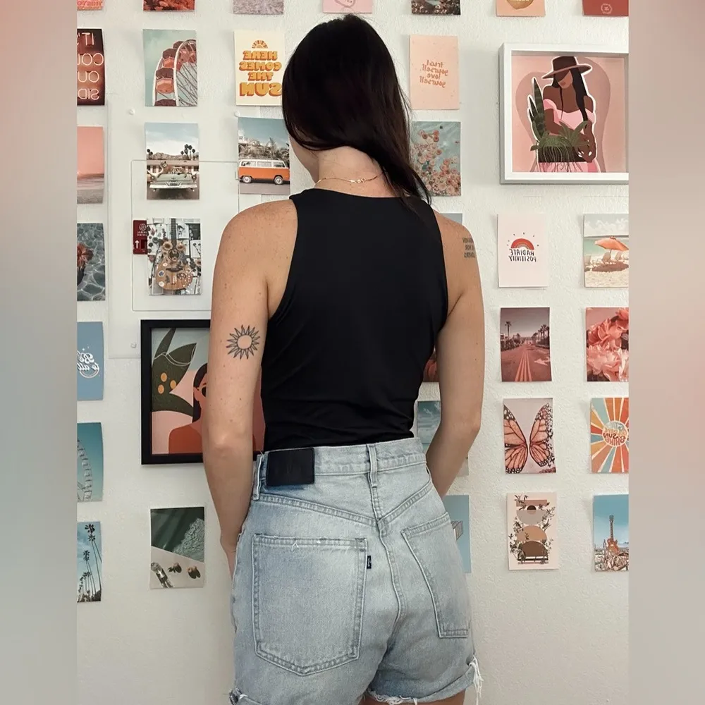 Levi’s Barrel Shorts Size 26 - Image 2