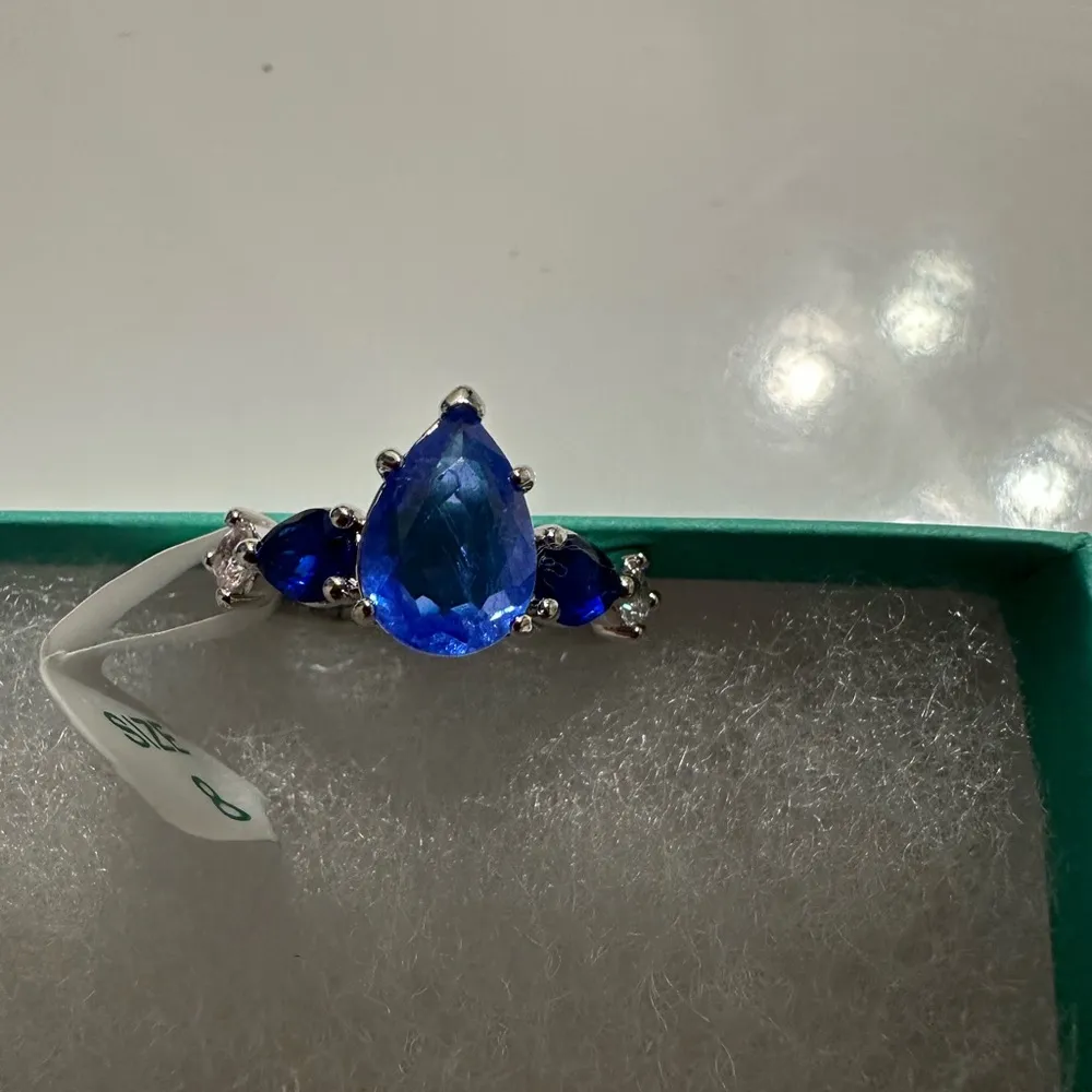 Gorgeous brand new lab created cornflower blue quartz size 8 - Image 3