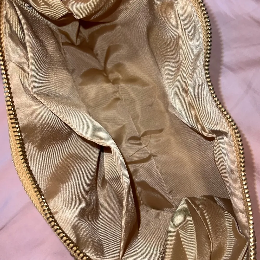 NWOT Gold Rhinestone evening bag, perfect for a night out / special occasion! - Image 4