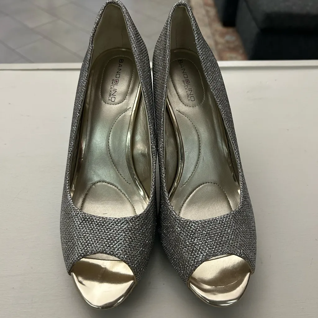 Heels Shimmering Gold  Peep-Toe Heels 9M light usage see pictures - Image 2