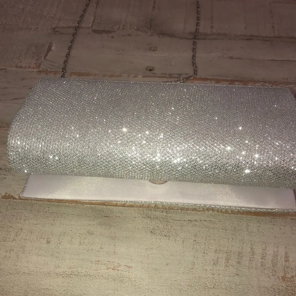 Brand New Silver Shiny Gemstone Purse - Image 4