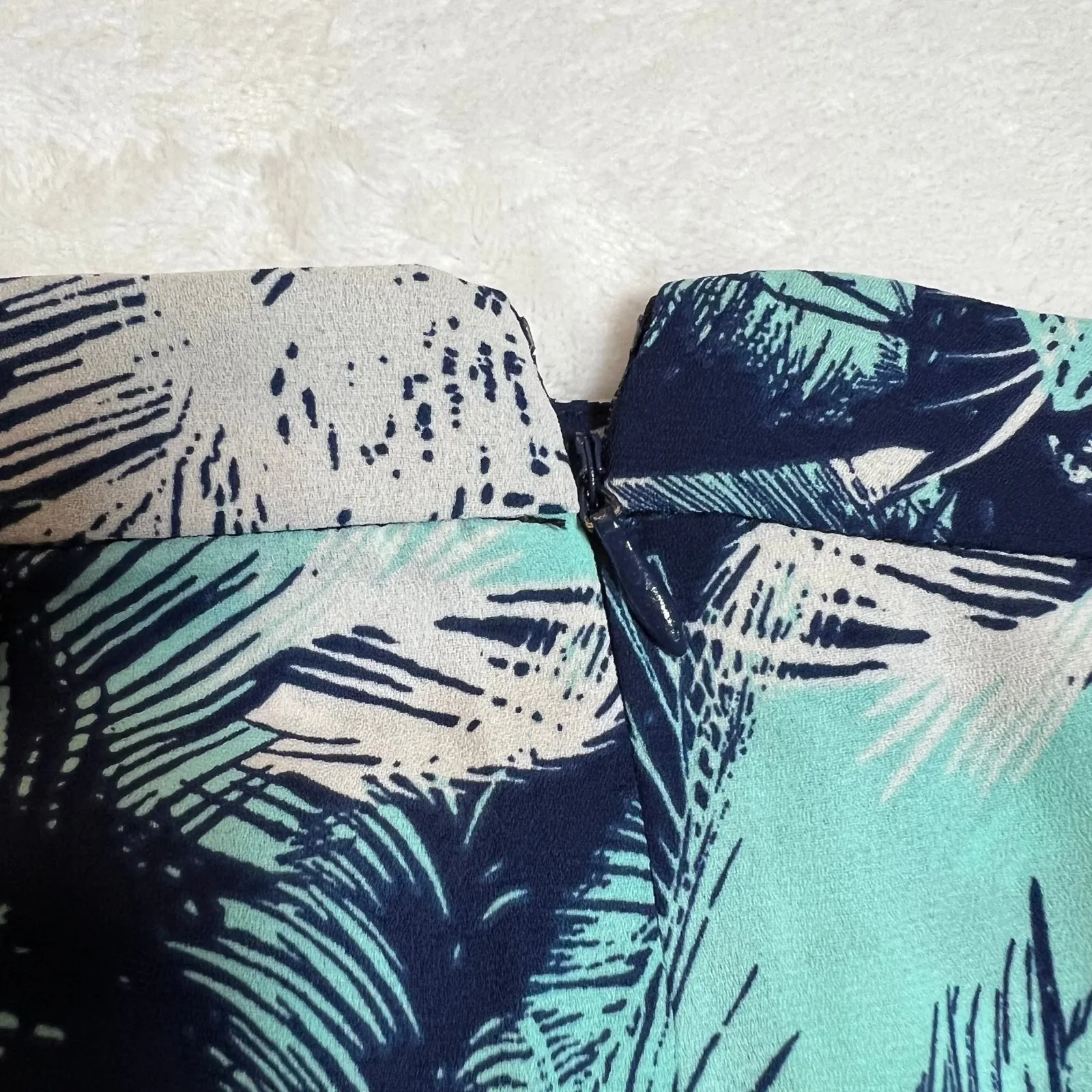 Women's Tropical Print Shorts Size Small Vacation Resort Multicolor Festival Blue - Image 4