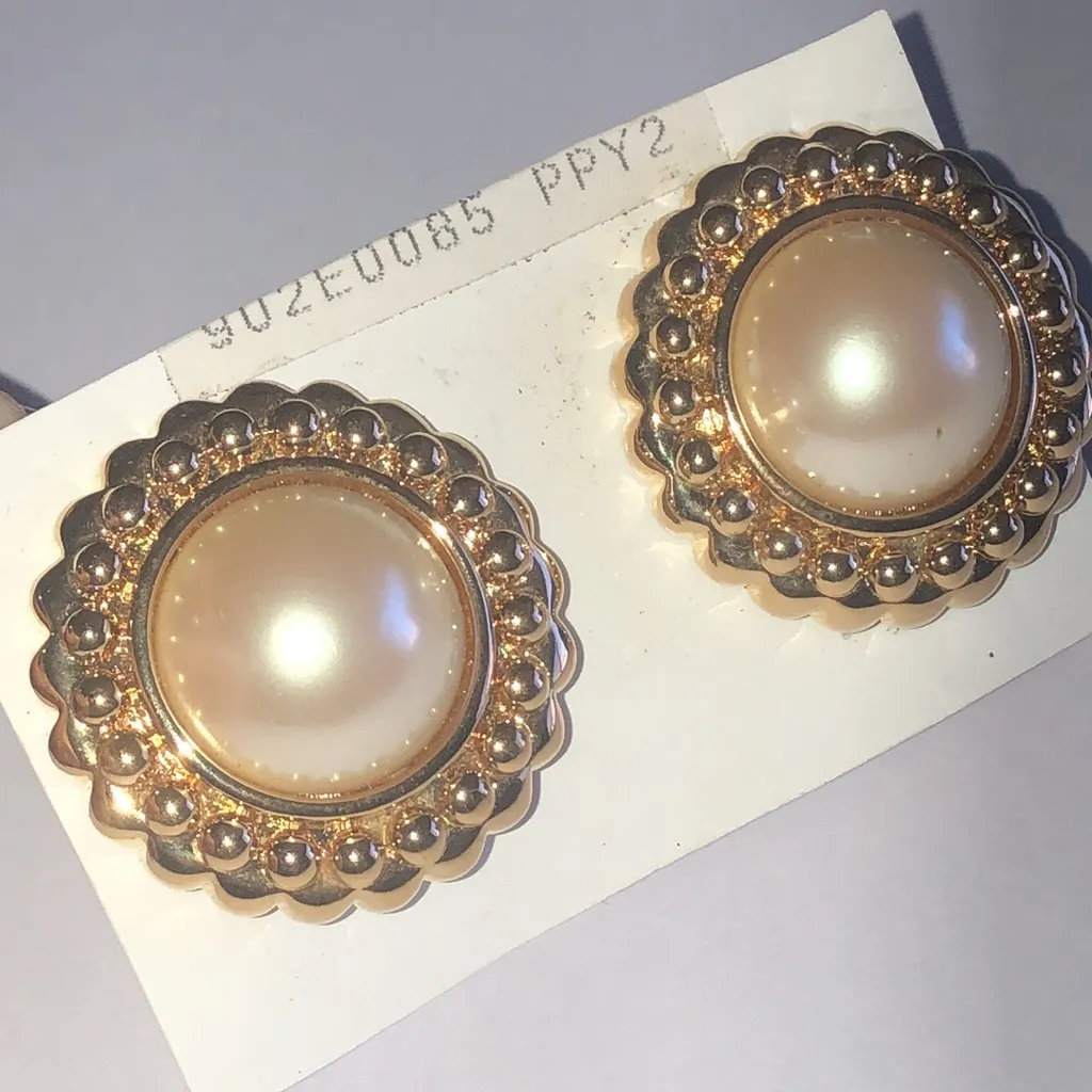 Crystaline Brand Elegant Chunky Gold Tone and Faux Pearl Clip On Earrings - Image 2