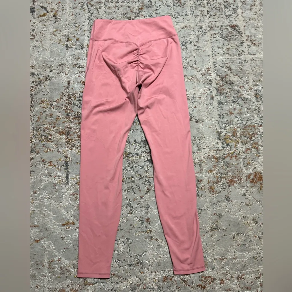 Kittenish Sadie Workout Scrunched Bottom
Leggings Pink Size Medium pink - Image 4