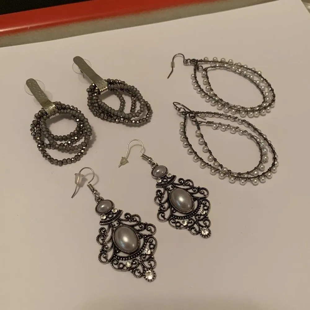 Lot Of 3 Women's Costume Earrings Pierced Dangle •• Beaded, Faux Pearl, Etc - Image 11