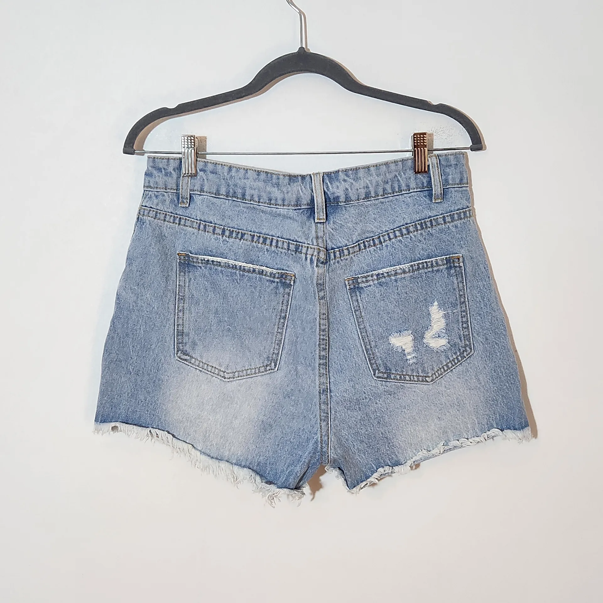 Shein Distressed Women's Jean Shorts NWT Size Large Light Wash Denim Shorts - Image 5