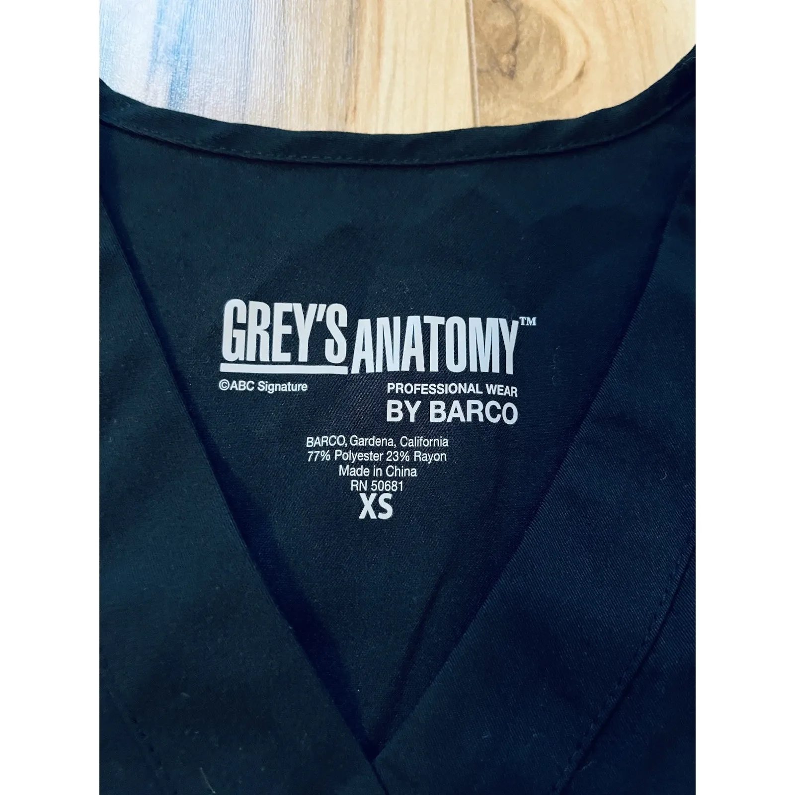 Greys Anatomy Women's 3-Pocket Modern Fit Mock Wrap Scrub Top NWT Black Sz XS - Image 2