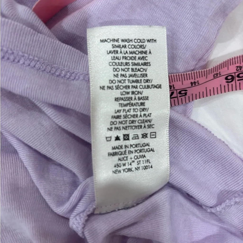 Alice +‎ Olivia Lavender Short Sleeve Tee size
medium - Image 4