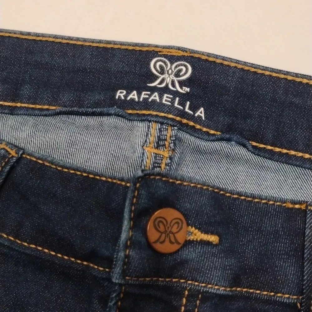 Rafaella Shorts SIZE 16 - Image 2