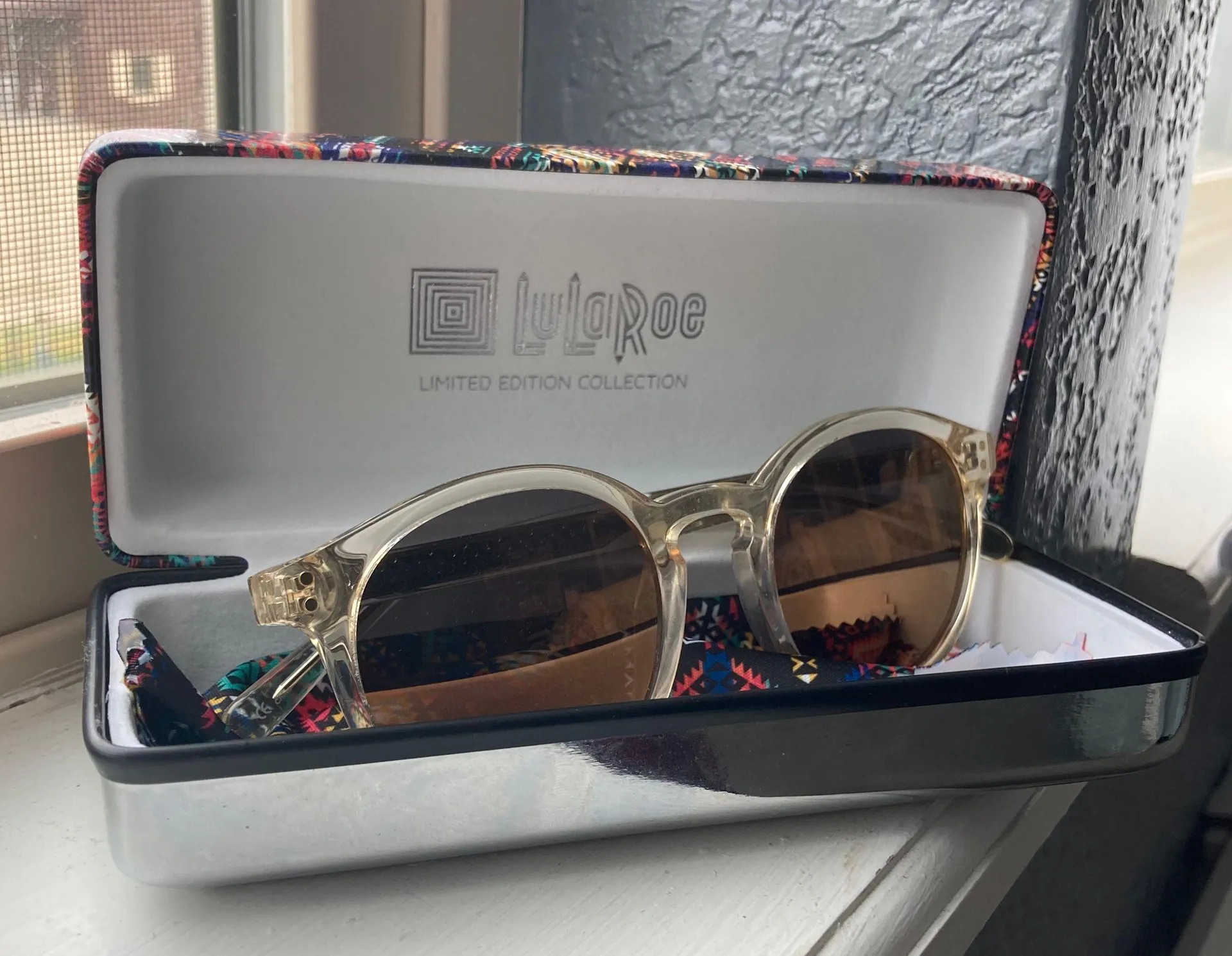 LuLaRoe Sunglasses - Image 2