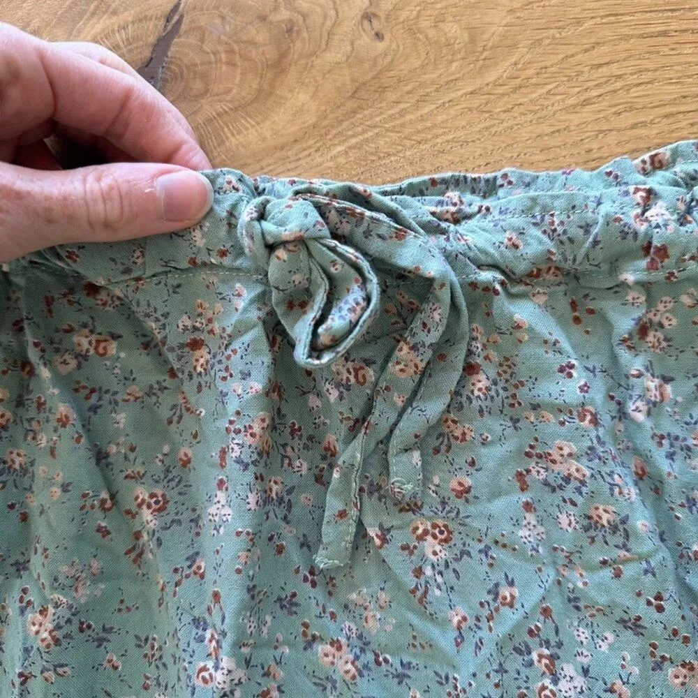 Brandy Melville - Ties Waist Tiered Floral Mini Skirt in Green - Image 5