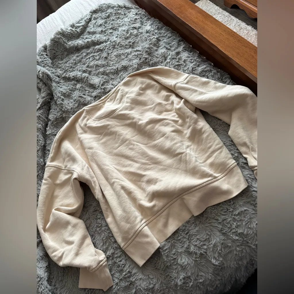 Carhartt 1/2 button up crew neck women’s medium - Image 4