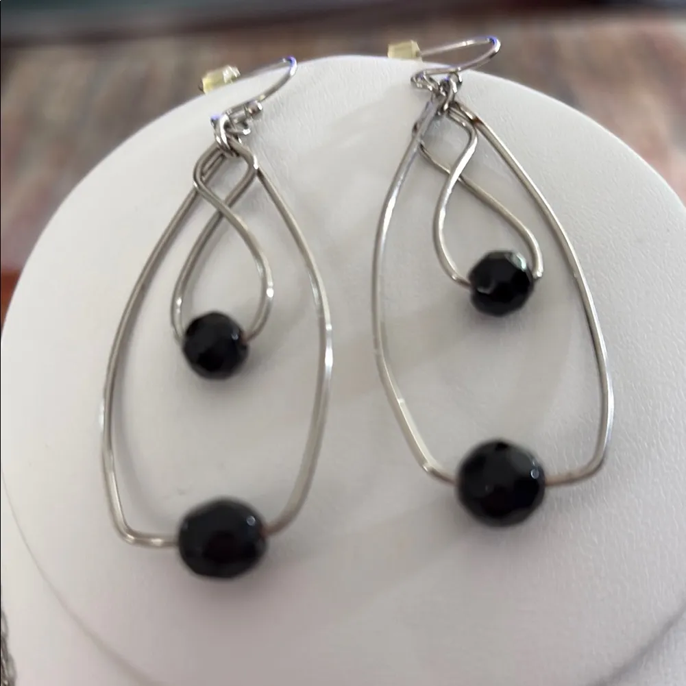 Lia Sophia Silver and Black Jewelry Set Necklace & Earrings - Image 3