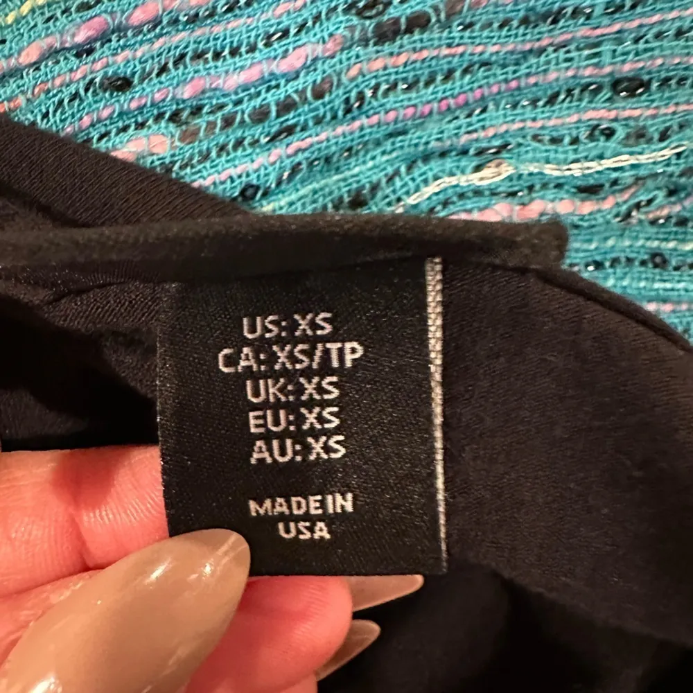 EUC Adrienne Vittadini black long T-shirt Sz XS - Image 6