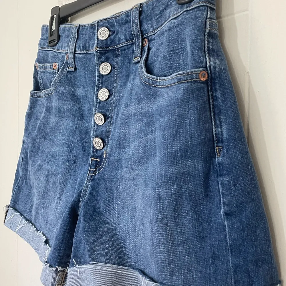 Gap Denim High Rise 4” Curvy Cut Off Jean Short ~ Button Fly ~ Size 4/27R - Image 3