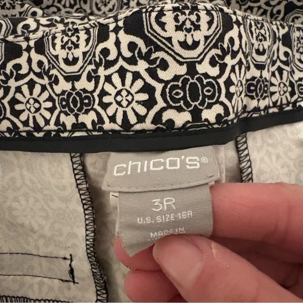 Chico’s Floral Geometric straight leg Dress Pants Navy Blue White size 3R - Image 6