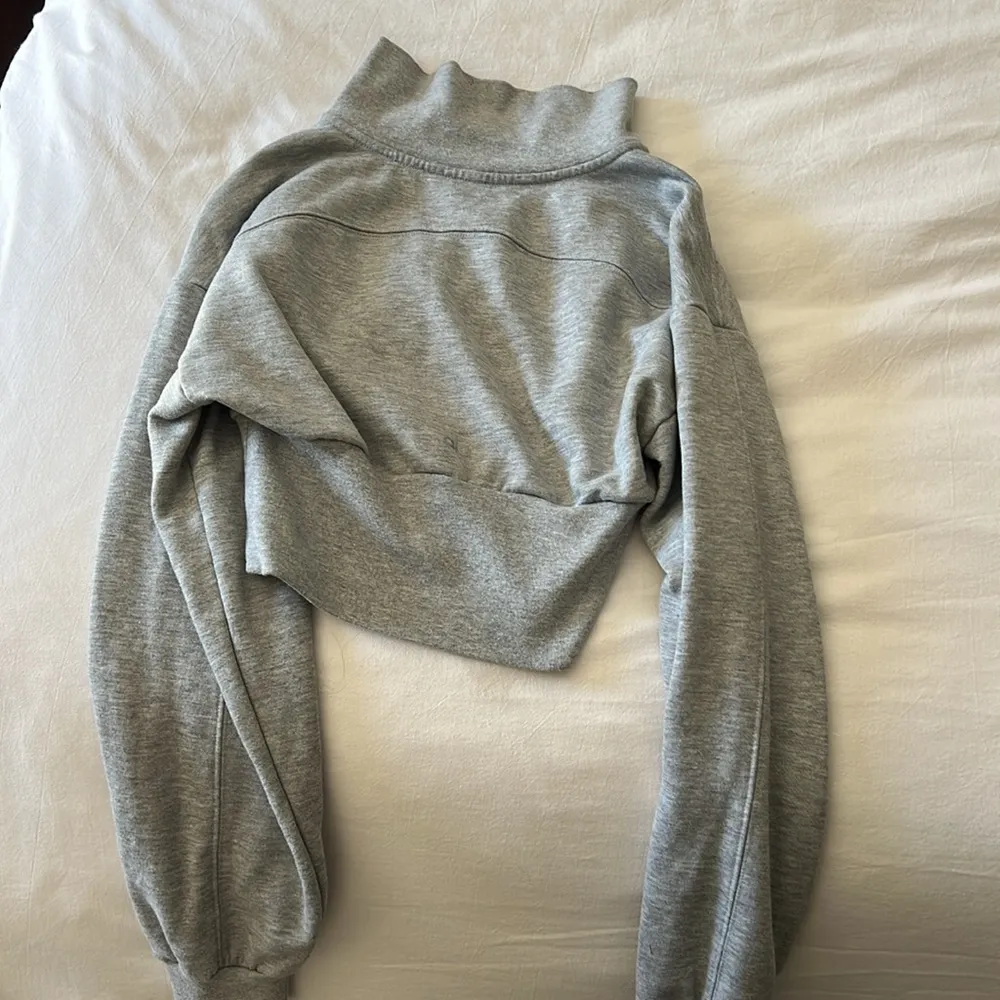 Alo yoga vixen 1/4 zip sweatshirt in heather gray size small - Image 3