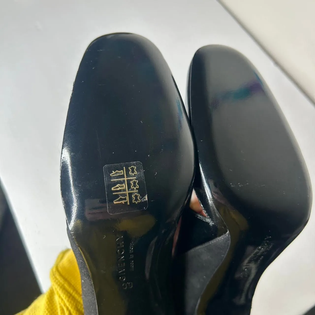 Givenchy Black leather high heels 39  with cutout details - Image 8