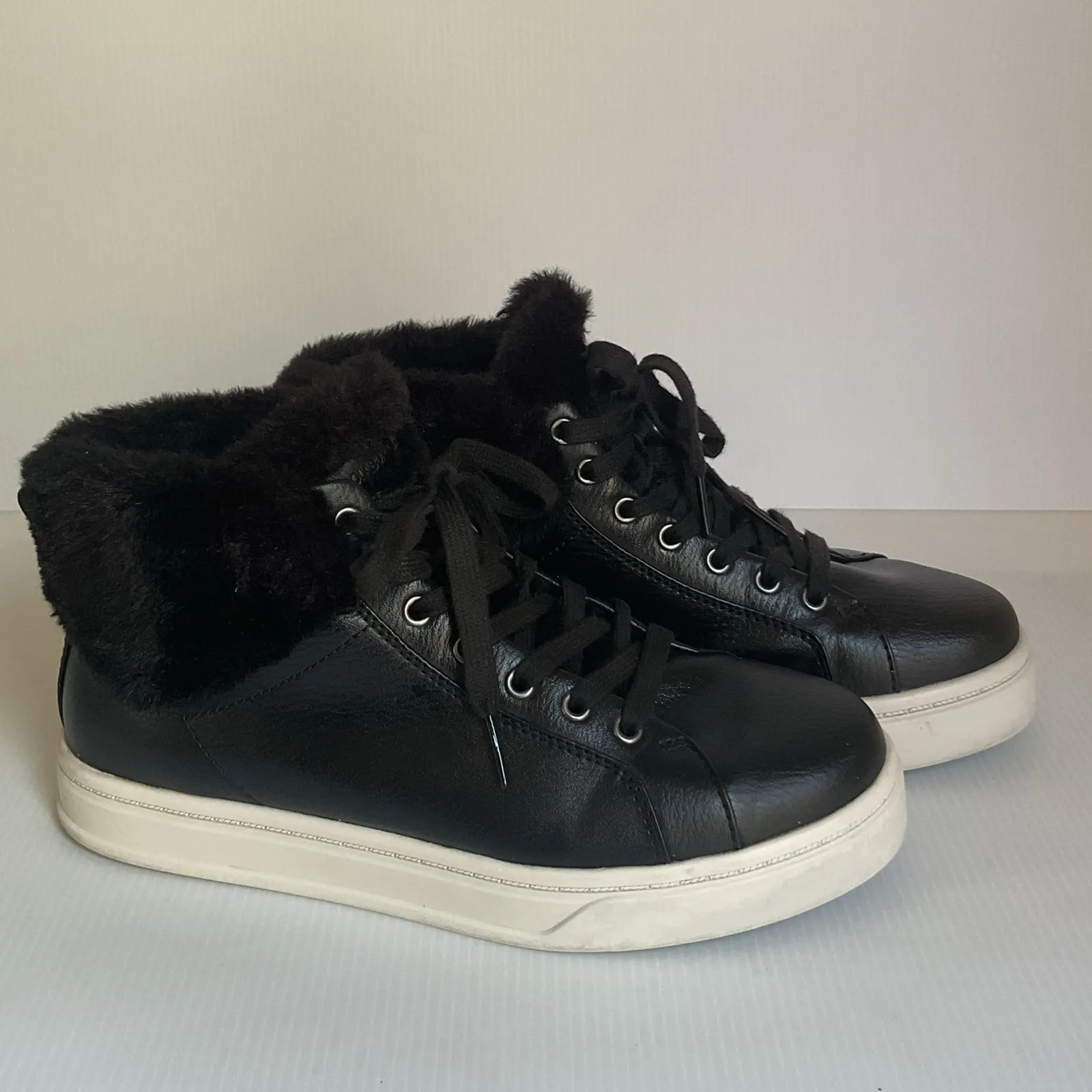 Koolaburra by UGG High Top Sneakers Black Leather Fur Lined Size 7 US 38 EU - Image 3