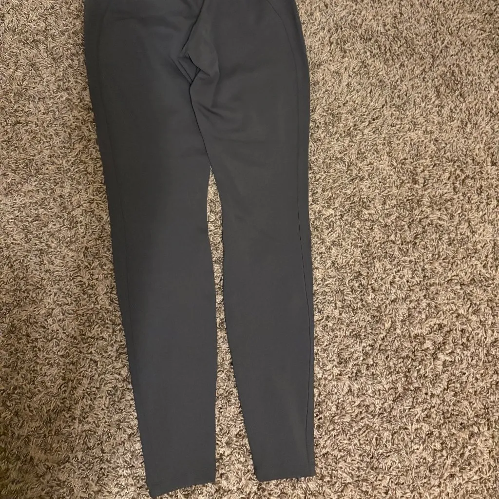 Athleta Highlands Hybrid Moto Tight 2 Gray Ankle Length Zipper Hem and Pockets - Image 3