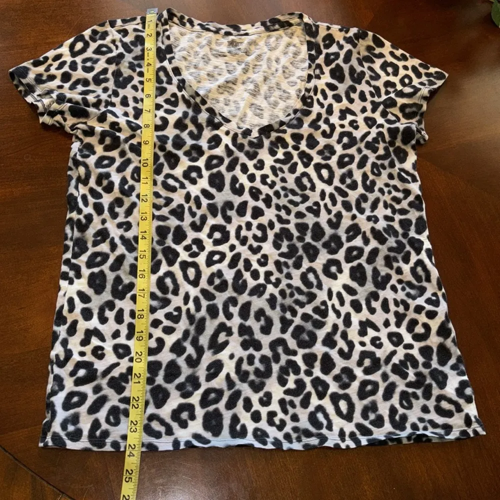 Animal print short sleeve PINK Victoria’s Secret top in size M - Image 6