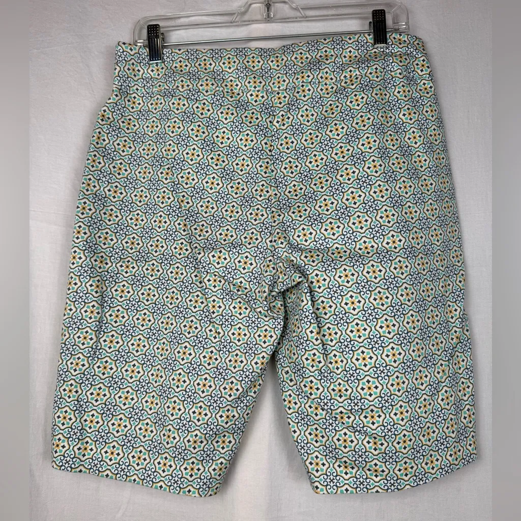 Croft & Barrow Women's Patterned Shorts - Blue and Cream - Image 4