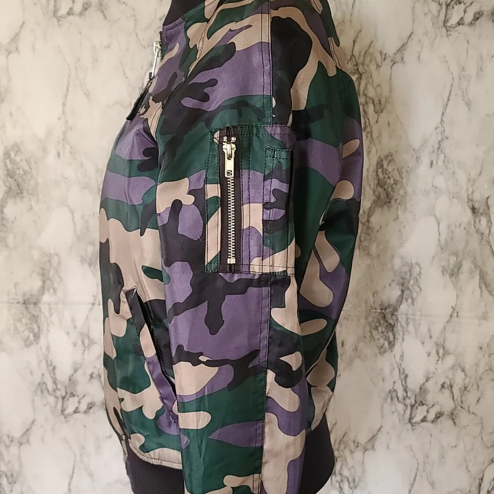 UO Silence & Noise Rita camo bomber jacket size small - Image 6