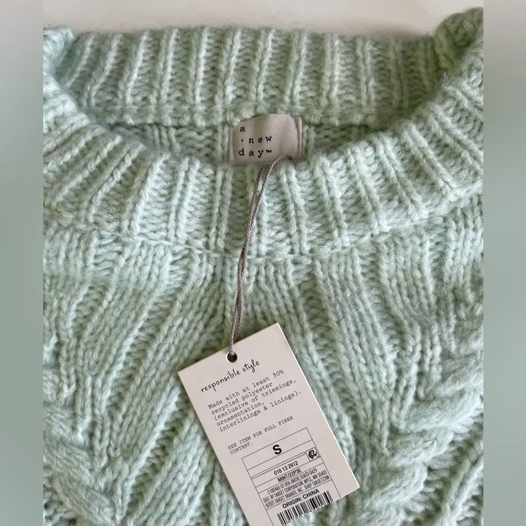 A New Day Light Green Cableknit Cropped Crewneck Sweater Size Small - Image 6
