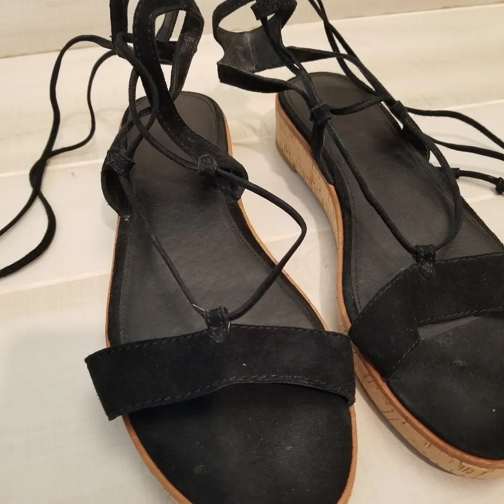 {9.5M} Frye Miranda Gladiator Platform Tie Wrap Sandals Black Suede Cork - Image 3