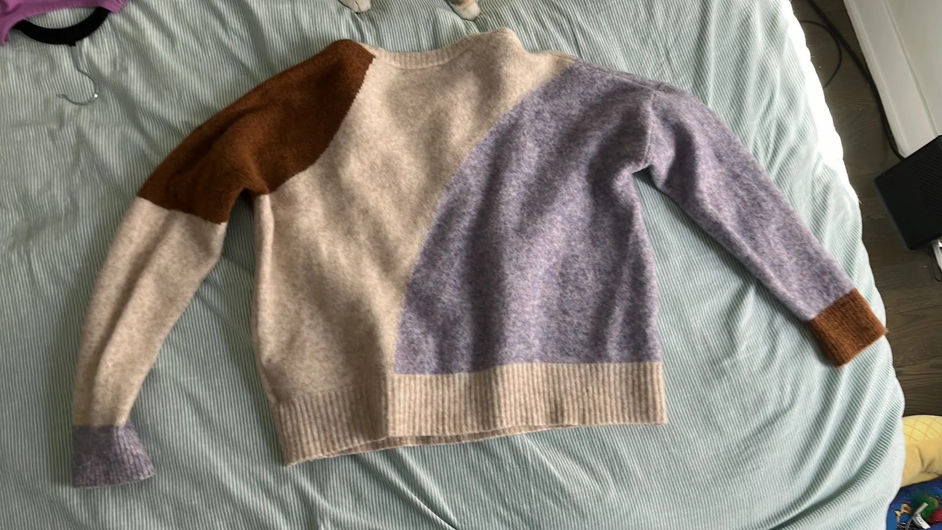 Sweater - Image 3