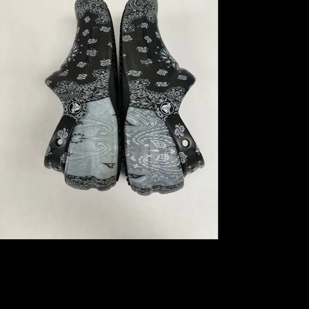 Womens Black and Gray‎ Bandana Patterned Clogs size 7 - Image 3