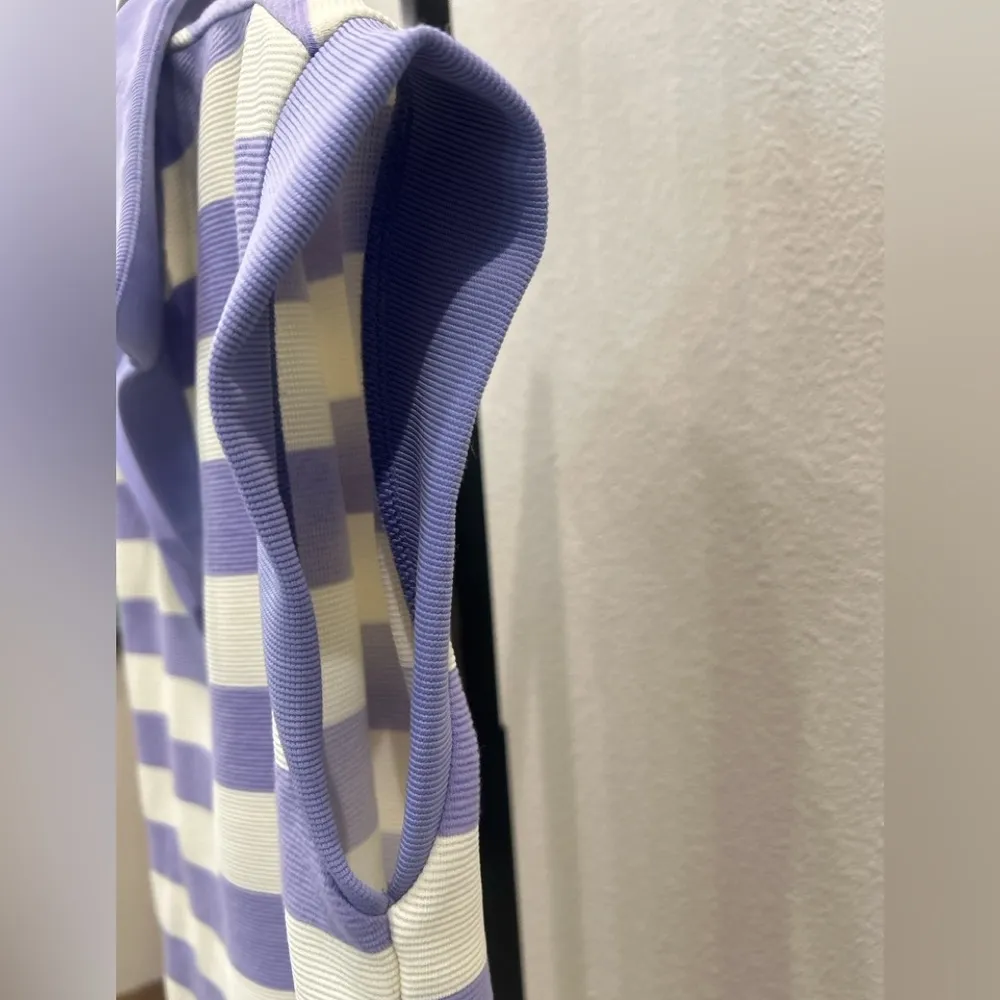 Entro Women’s size Large purple and white striped cap sleeve collared top Vneck - Image 8