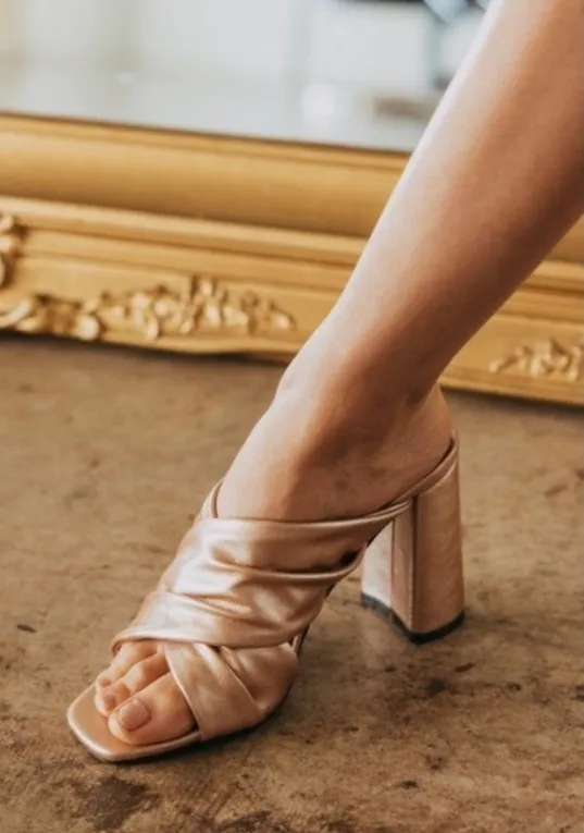 Adrienne Vittadini Genie Block Heels Sandals Mules Gold Rose Crossover Size 7 - Image 1