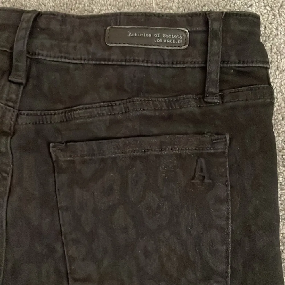 | leopard jeans size 26 waist - Image 11