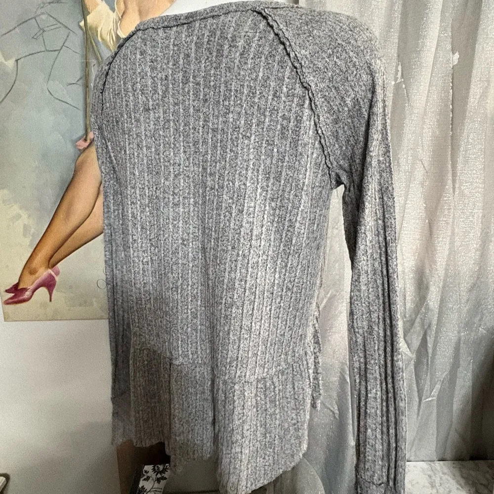 Mossimo woman’s long sleeve sweater size XS Gray - Image 9
