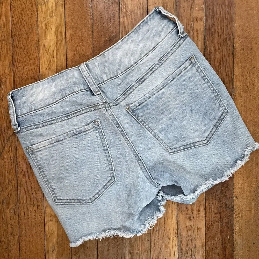 SO light blue low rise midi denim jean shorts women size 25 casual distressed - Image 5