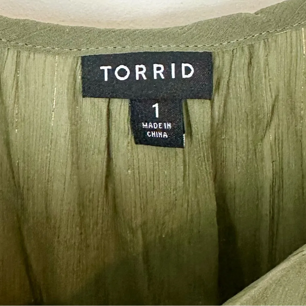Torrid Olive Green Crinkle Chiffon Flutter Sleeve Square Neckline Top - Size 1 - Image 4