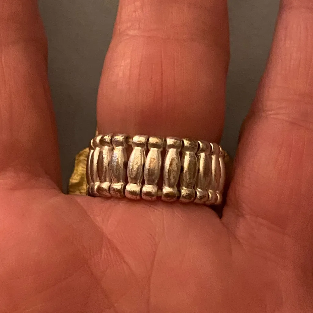 Vintage Womens Elastic Back Cocktail Ring Flower Silver & Gold Tone 1.25” Round - Image 5