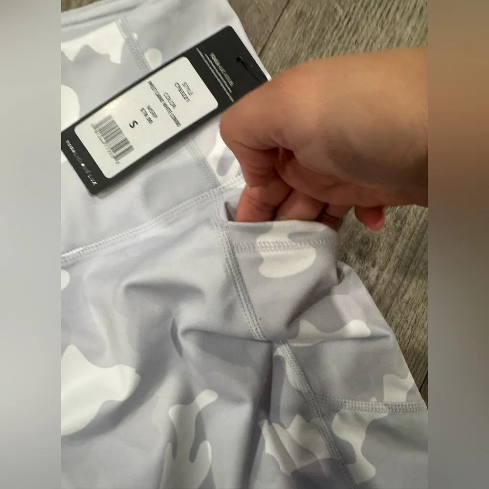 YOGALICIOUS lux camo white and Gray Camouflage crop Leggings - Image 9