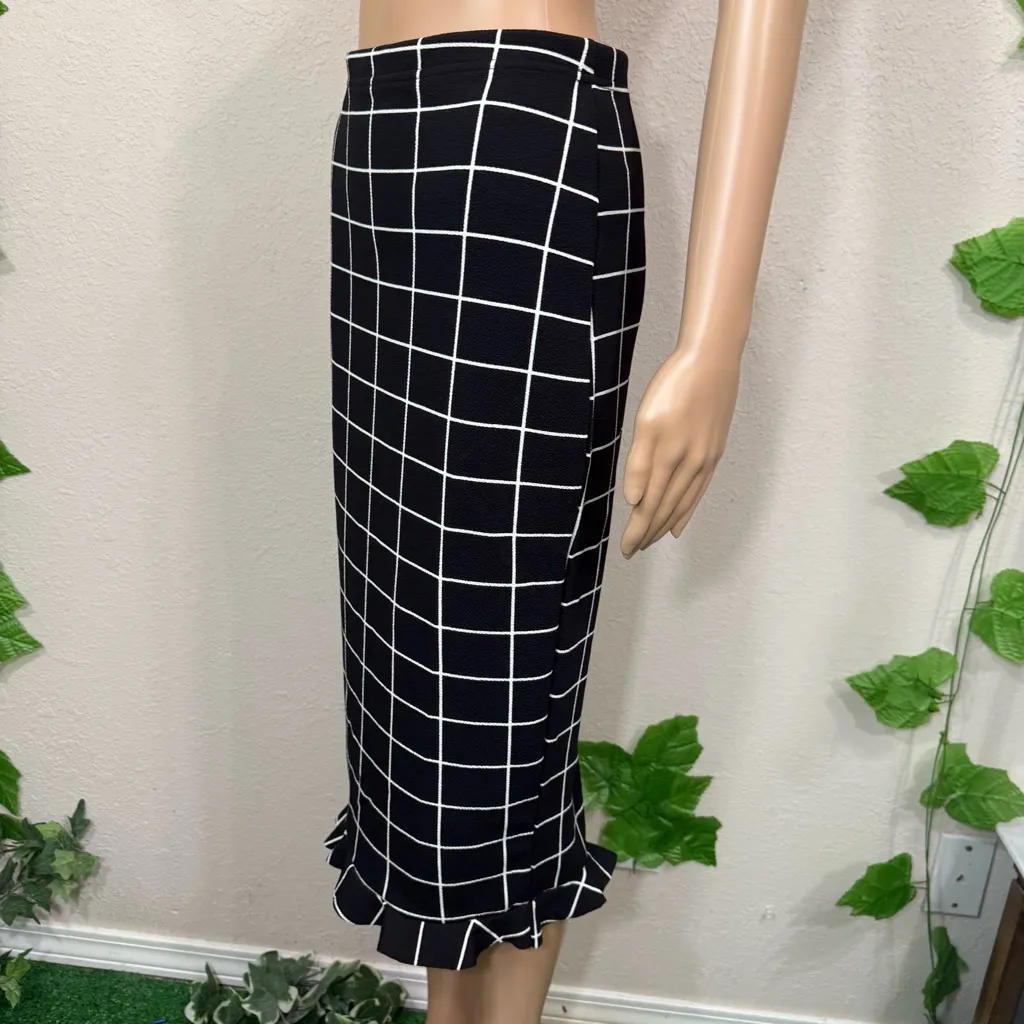 Elegant Black and White Checkered Skirt Size undefined - Image 5