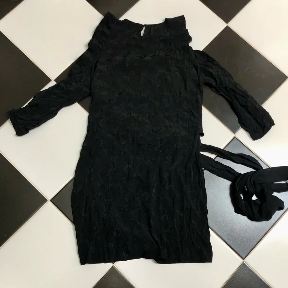 MAJE Rod Black Jacquard Viscose Cold Shoulder Mini Dress Ruffle Paisley LBD chic - Image 7