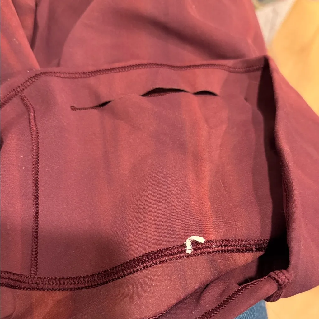 Lululemon In Movement HR Tight 28” Spray Dye White Garnet LSWG 00292 Sz 8 - Image 4