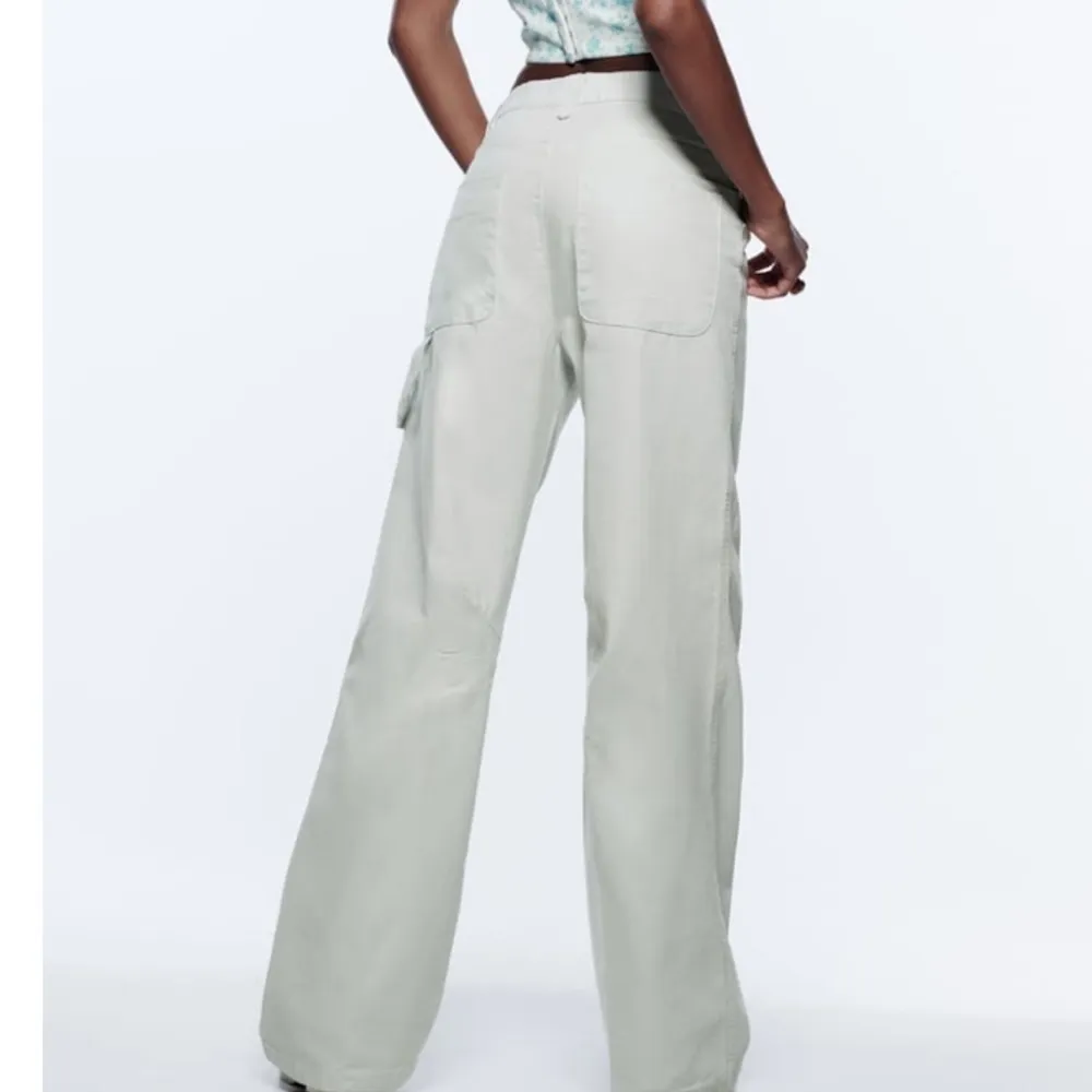 NEW ZARA Women Blue Gray amid Rise Cargo Jeans Extra Wide Size 40‎ - Image 2