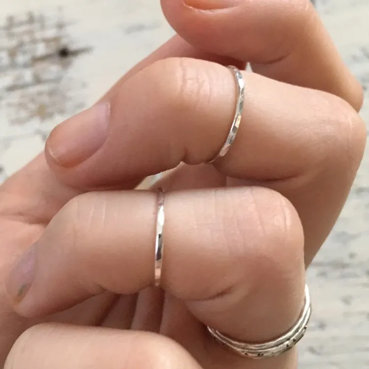Handmade set of 2 sterling silver midi rings - Image 3