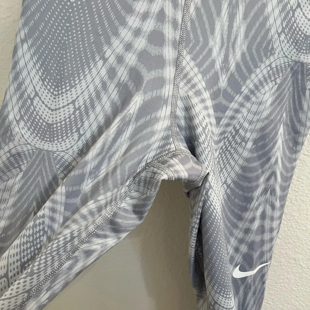 Nike Pro Dri Fit Leggings Grey Patterned Workout leggings Small - Image 5